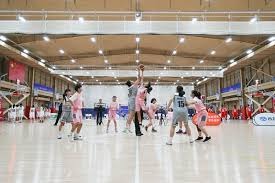 [NBA]范弗里特三分打铁 亚当斯飞身补扣得手