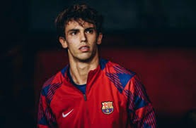 国家德比：巴萨3-2险胜皇马，莱万梅开二度